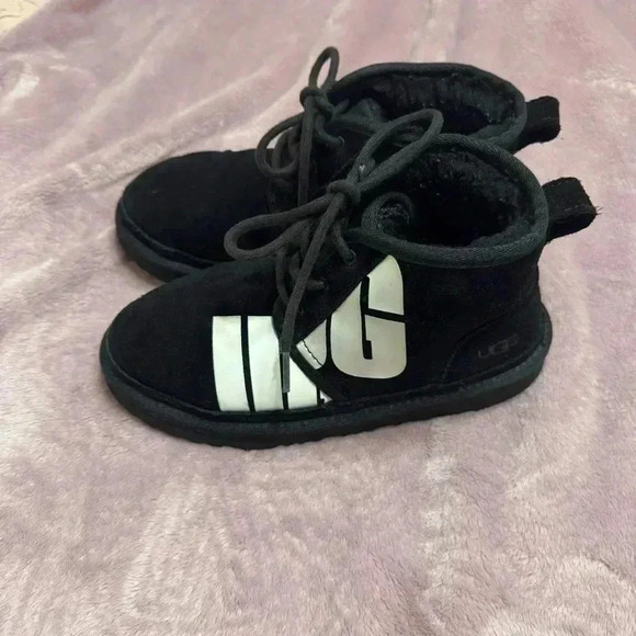 UGG Kid’s Neumel Chopd Classic Lace Up Suede Boot in Black - Big Kids 4 - Picture 7 of 16